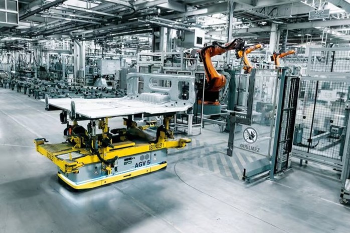 หุ่นยนต์เคลื่อนที่ (Automated Guided Vehicles - AGVs) ของ Mercedes-Benz หุ่นยนต์เคลื่อนที่ (Automated Guided Vehicles - AGVs) ของ Mercedes-Benz