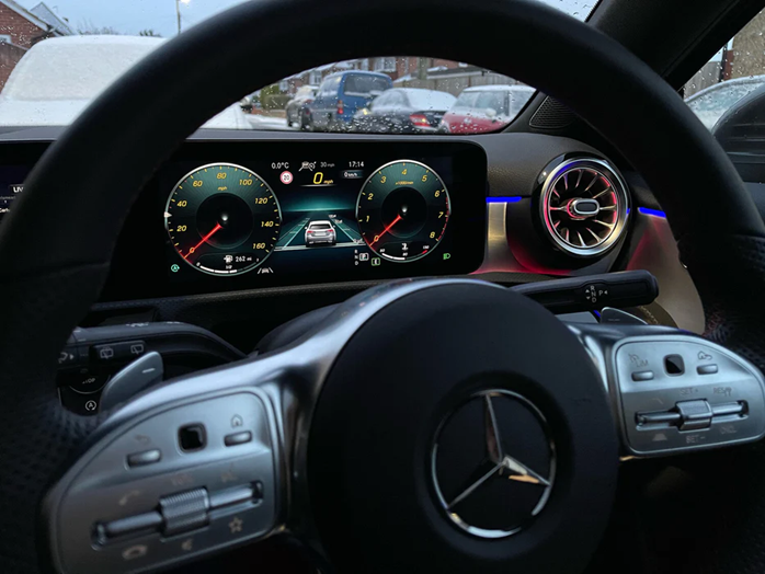 ระบบช่วยรักษาระยะห่างจากรถที่อยู่ด้านหน้า (Active Distance Assist DISTRONIC) ของ Mercedes-Benz ระบบช่วยรักษาระยะห่างจากรถที่อยู่ด้านหน้า (Active Distance Assist DISTRONIC) ของ Mercedes-Benz