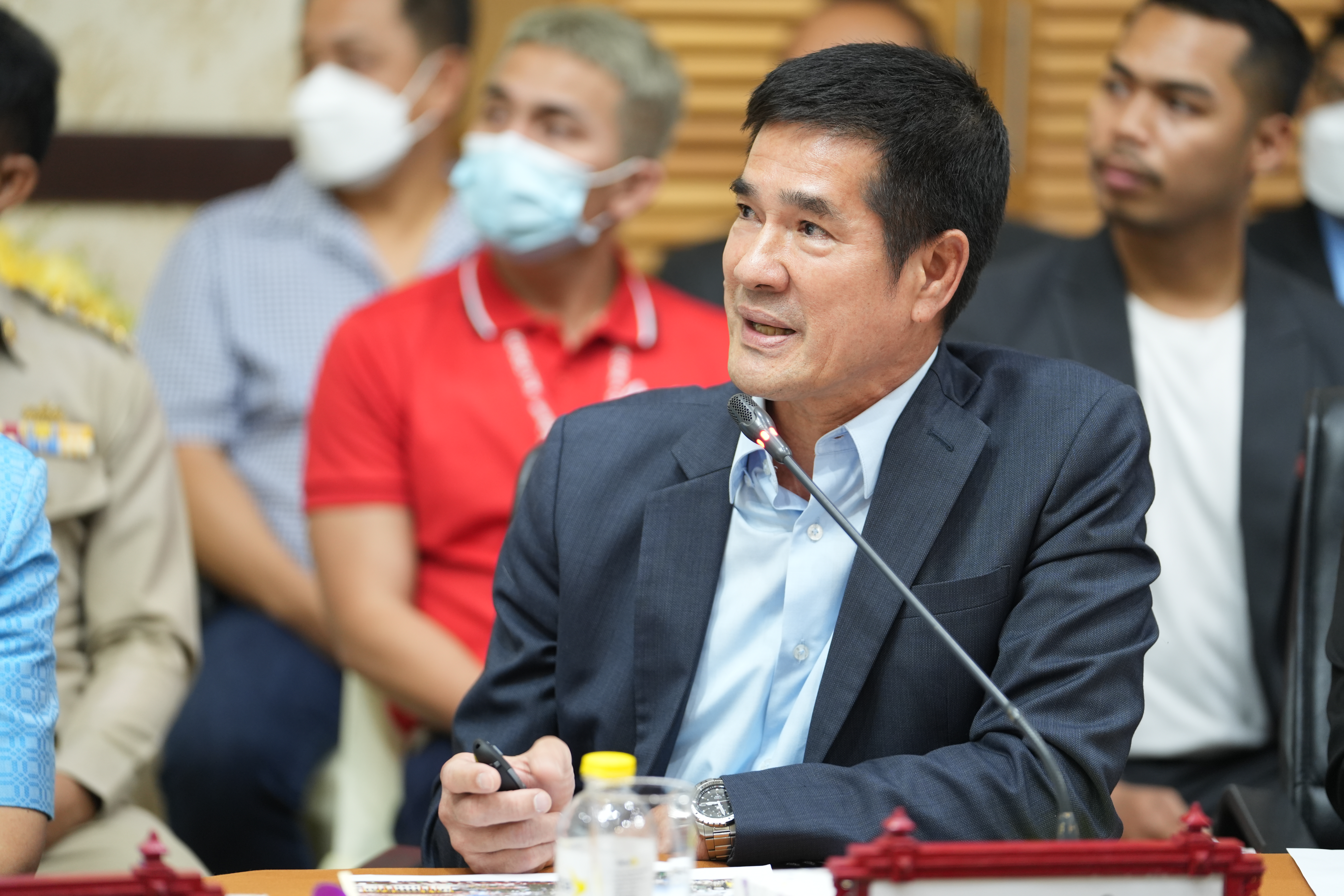 ผู้ว่าราชการจังหวัดประจวบคีรีขันธ์นำเสนอในที่ประชุม ผู้ว่าราชการจังหวัดประจวบคีรีขันธ์นำเสนอในที่ประชุม