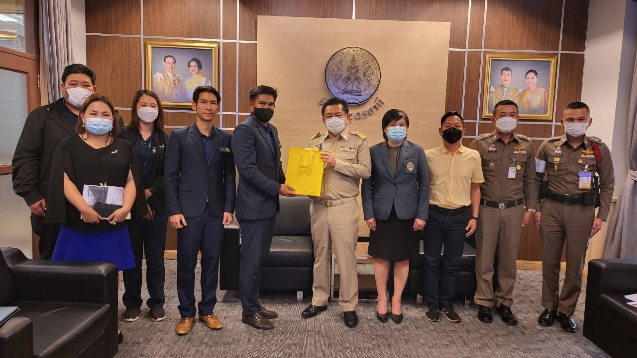 ดีป้า ถ่ายภาพกับผู้ว่าราชการจังหวัด