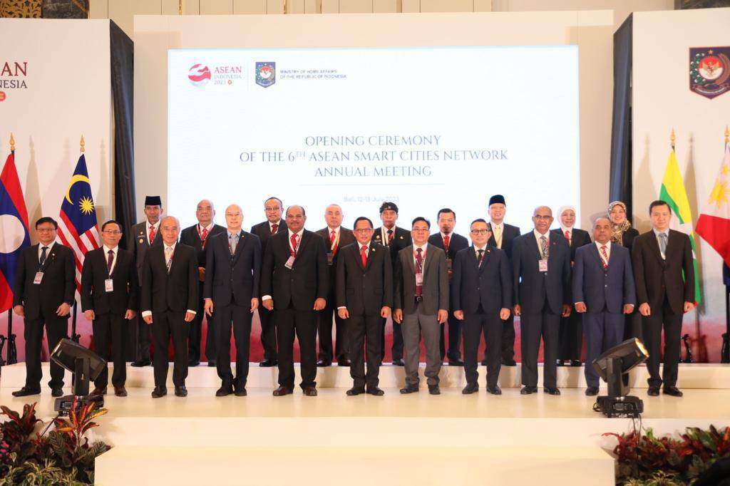 "ดีป้า" ร่วมประชุม 6th ASEAN SMART CITIES NETWORK (ASCN) ANNUAL MEETING ในนามผู้นำประเทศและ Chief Smart City Officer ภูเก็ต เพื่อนำเสนอความก้าวหน้าและชม 3 เมืองใหม่เข้าร่วมเป็นสมาชิกได้แก่เชียงใหม่ ขอนแก่นและระยอง
