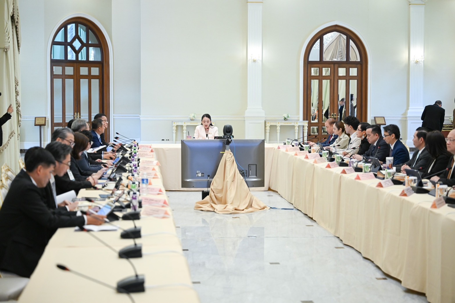 นายกฯ แพทองธาร นั่งหัวโต๊ะประชุมบอร์ด AI แห่งชาตินัดแรก